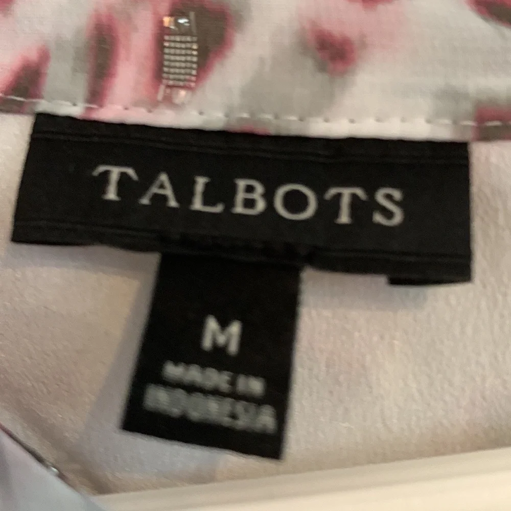 Women’s size M Talbots Holiday blouse - Picture 2 of 5